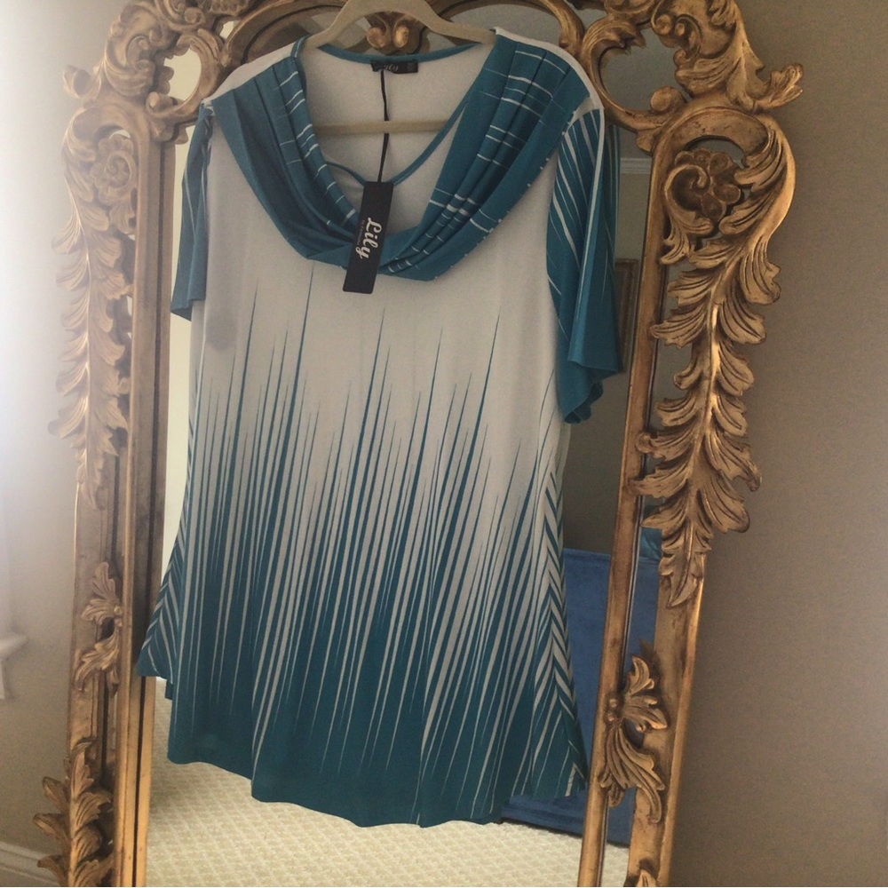NWT. Lily White and Teal Graphic Short Sleeve Blouse